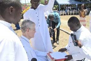 Br Freel, CSC, receives the Final Vows of Br Mensah, CSC