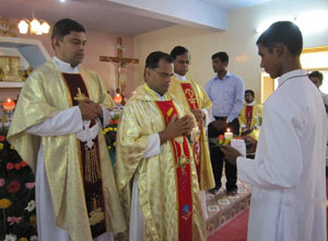 Rev Justin Diraviyam, CSC, Presiding at the Mass