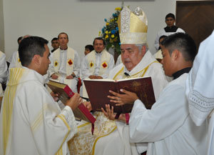 Armando receives the Book of the Gospels from the Archbishop
