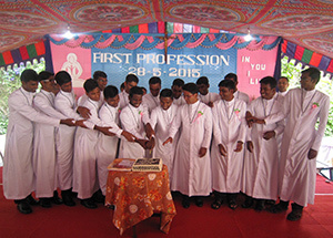 The 2015 First Profession Class in India cuts a cake in celebration