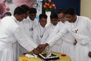 The seven newly finally professed cut a cake in their celebration