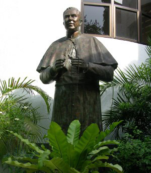 Peyton Statue in the Philippines