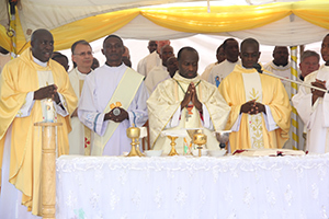 Fr Arnold Jawiambe, CSC, Bishop Muhiirwa, and Fr Linus Nviiri, CSC, at the altar