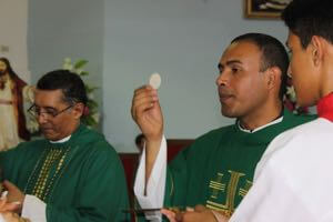 Fr Ledezma Gives Communion In His Installation Mass