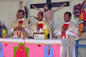Father Ignaci Santiago, CSC, celebrates his First Mass